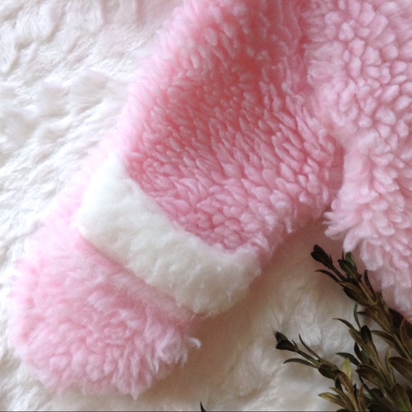Dr. Denton 0-6 mos baby fuzzy pink footie w/ mitts - Picture 4 of 6
